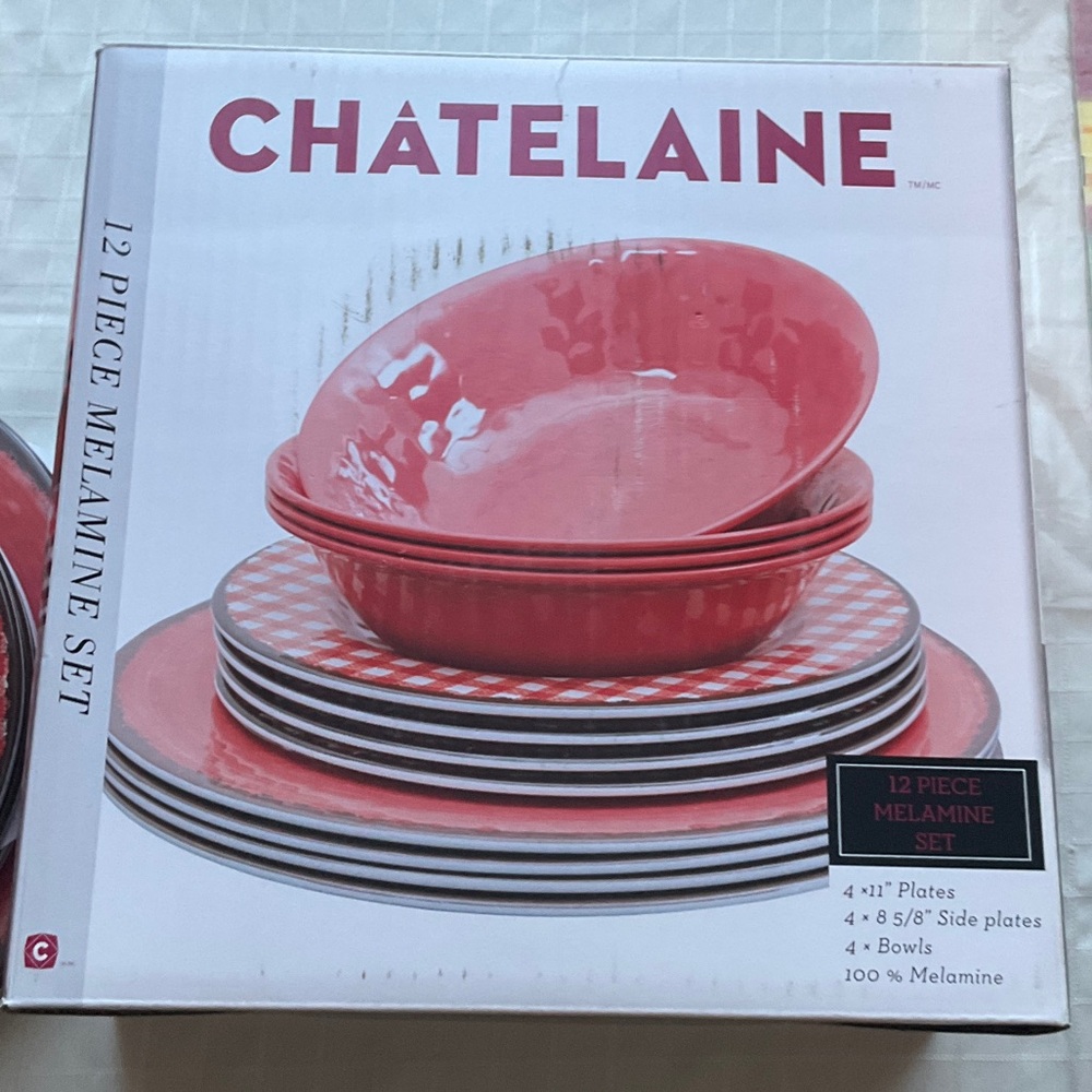 Gingham Pattern Dinnerware Set - Picture 2 of 9